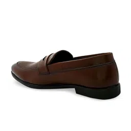 INVICTUS Men Brown Solid Formal Shoes image 3
