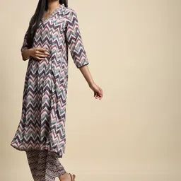 TOOCHKI Women Printed Regular Kurta with Palazzos image 5