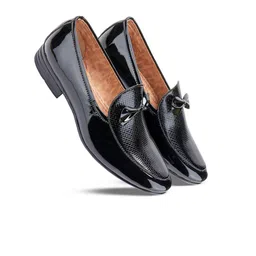 BERSACHE Men Textured Lightweight Formal Loafers image 4