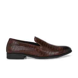 INVICTUS Men Brown Textured Slip On Formal Shoes image 2
