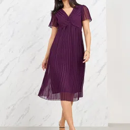 Styli Pleated V-Neck Midi Length Dress-picture-31