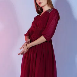 DressBerry Embroidered V-Neck Three-Quarter Sleeves Blouson Dress image 5