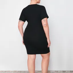 Trendyol Plus Size Round Neck Bodycon Dress image 5