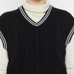 KASMA Cable Knit V-Neck Woollen Sweater Vest image 2