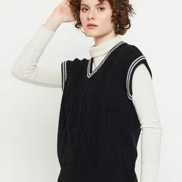 KASMA Cable Knit V-Neck Woollen Sweater Vest image 5