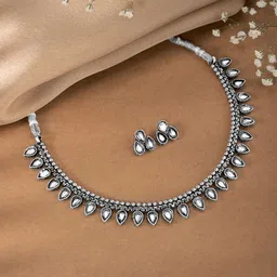 Peora Silver-Plated Kundan-Studded Jewellery Set image 2