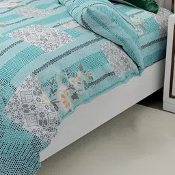 Signature Blue & White Floral 160 TC King Bedsheet with 2 Pillow Covers image 2