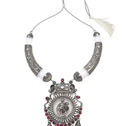 OOMPH Kundan Studded Oxidised  Jewellery Set image 4