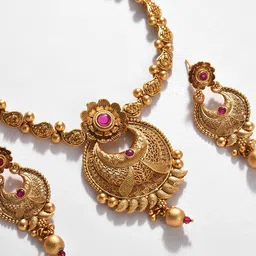 SOHI Gold-Plated Stones-Studded Contemporary  Necklace & Earrings Set image 3