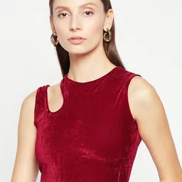 Uptownie Stretchable Velvet Cutout Crop Top-picture-16