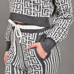 NoBarr Printed Round Neck Top & Mid-Rise Trouser Co-Ords image 2