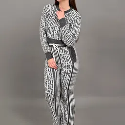 NoBarr Printed Round Neck Top & Mid-Rise Trouser Co-Ords image 4