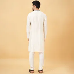 indus route by pantaloons Men Solid Viscose Rayon Straight Kurta image 3