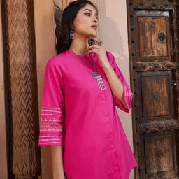 shae by sassafras Women Polyester Kurti Pant Set image 3