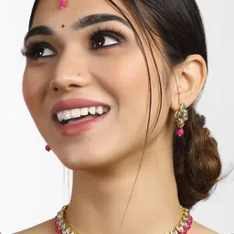 KARATCART Gold-Plated & White Kundan-Studded & Beaded Handcrafted Jewellery Set image 2