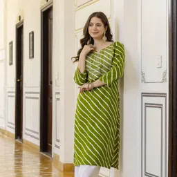 surhi Women Printed Viscose Rayon Straight Kurta image 5