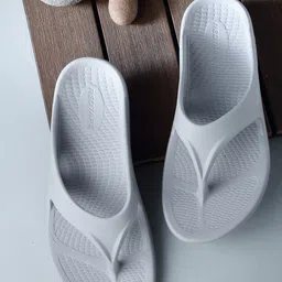 Red Tape Men Grey Solid Sunnies Thong Flip Flops-image-94