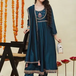 CurlyTales Girls Floral Embroidered Kurta with Trousers & Dupatta-picture-15