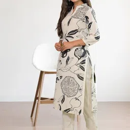 NAVYAAZRI Women Floral Printed Regular Pure Cotton Kurta with Trousers image 4