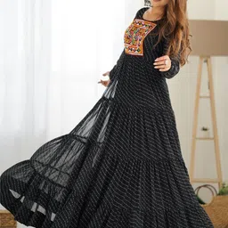 THE52 Leheriya Printed Thread Work Pure Georgette Thread Work Tiered Anarkali Kurti image 2