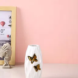 TAYHAA White Textured Ceramic Flower Vase image 4