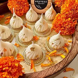 Dainty Little Shop White & Cream-Coloured 4 pieces Core Candle image 2