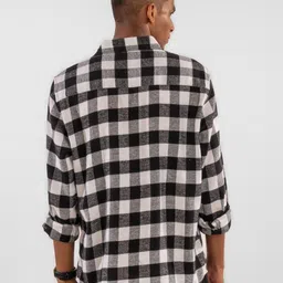 Eszett Men Buffalo Checked Spread Collar Casual Shirt image 3