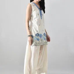 HERE&NOW Women Floral Embroidered Regular Pure Cotton Kurta with Patiala image 4