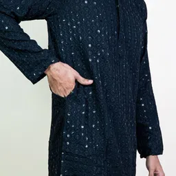 KUNDALI KAKSHAY Men Ethnic Motifs Embroidered Regular Sequinned Kurta with Pyjamas image 5