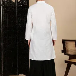 House of Pataudi Men Straight Mandarin Collar Kurta & Salwar image 5