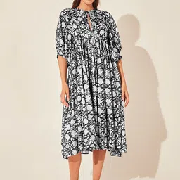 StyleCast Black & White Floral Print Tie-Up Neck Layered Fit & Flare Midi Dress-picture-25