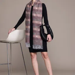 Cayman Floral Woven Design Stole with Tasselled Edges image 2