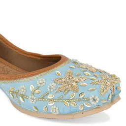 Anouk Women Embellished Ethnic Mojaris Flats image 5