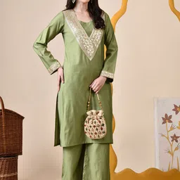 Myshka Women Regular Patchwork Kurta with Trousers image 4