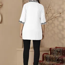 Hustiger Women V-Neck Embroidered Ethnic Top-picture-26