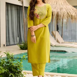 Brand Hill Women Floral Yoke Design Regular Thread Work Kurta with Trousers & With Dupatta image 4