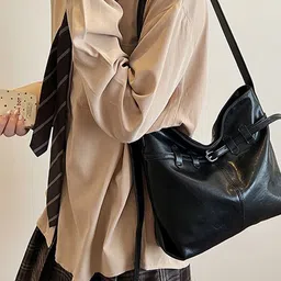 StyleCast x Revolte Bucket Sling Bag-picture-35