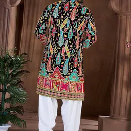 Bandidhari Fashion Men Paisley Embroidered Thread Work Kurta image 4