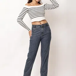 Kwantico Women Regular Fit Mid-Rise Light Fade Jeans image 3