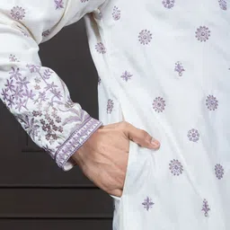 EKYAA Men Printed Thread Work Kurta image 5
