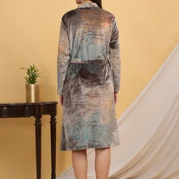 Arrabi Grey Floral Printed Bath Robe With Pockets image 4
