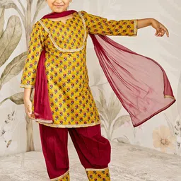 VASTRAMAY Girls Floral Printed Regular Pure Cotton Kurta with Patiala & With Dupatta image 4