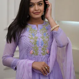 LIVIX Women Floral Embroidered Panelled Thread Work Chanderi Silk Kurta with Trousers & With Dupatta image 4