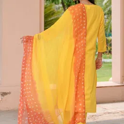 ROZLAND Women Floral Printed Regular Kurta with Trousers & With Dupatta image 2