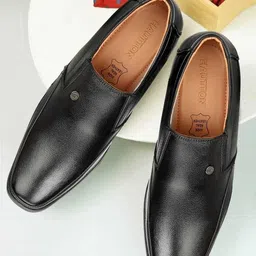 HAUTTON Men Textured Leather Formal Slip On Shoes image 2