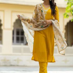 KALINI Floral Yoke Design Thread Work V-Neck Kurta With Trousers & Dupatta image 4