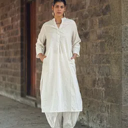 Chidiyaa Women Original Ethnic Motifs Block Printed Loose Fit Salwar Pant image 3