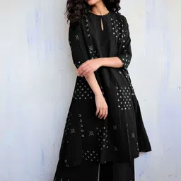 Aaghnya Women Printed Regular Kurta with Palazzos image 4