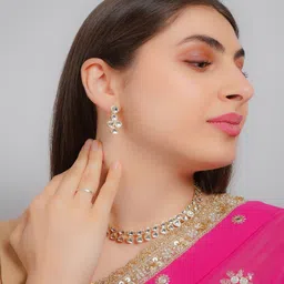 Divisha Gold-Plated Stones Studded & Beaded Jewellery Set image 3