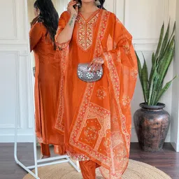 DIVASTRI Floral Yoke Design V-Neck Sequinned Straight Kurta With Trousers & Dupatta-picture-24